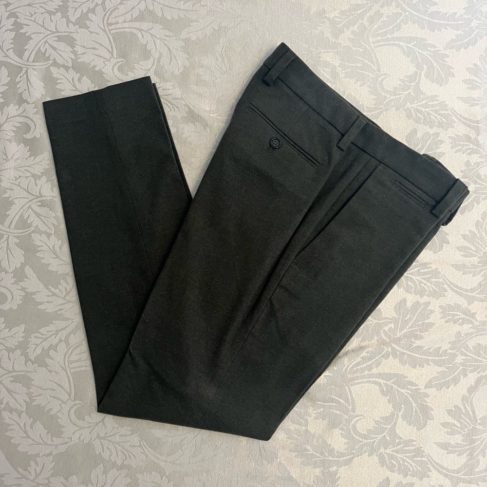Banana Republic solid olive green cotton tapered fit dress pants